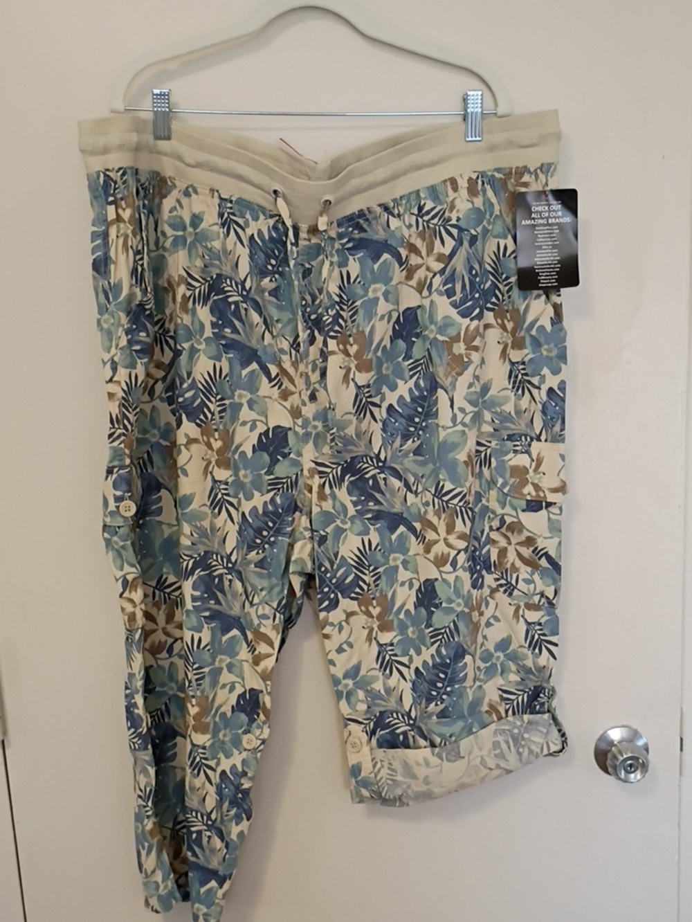 Wimen's Tropical Floral Cargo Cotton Capris To  Shorts - Blue & Tan Size 24